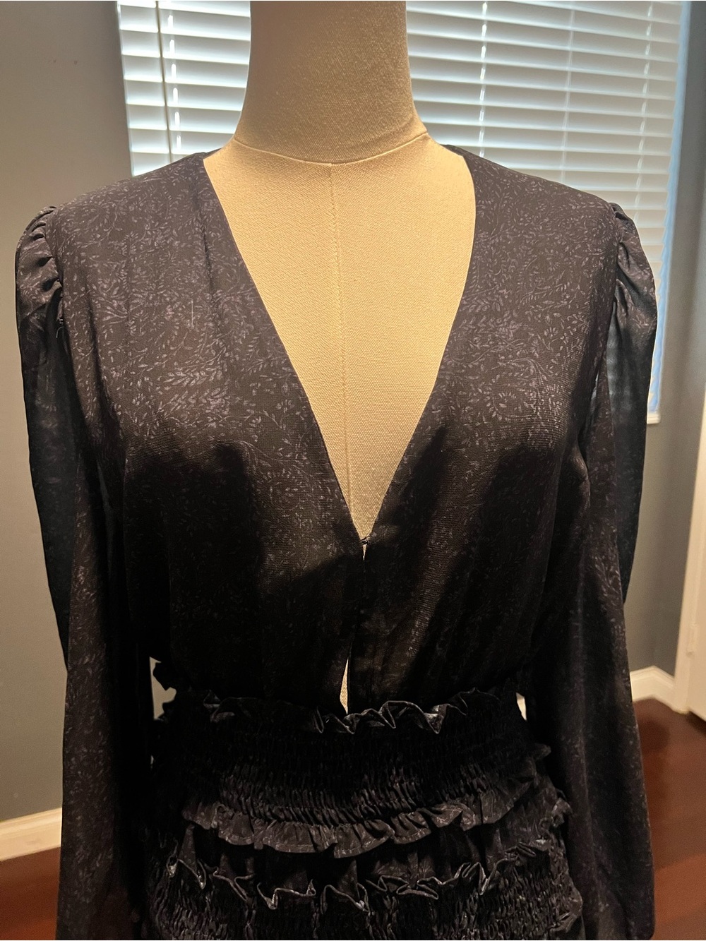 Elegant Blue and Black  V-Neck Ruffle Mini Dress. Size M - Picture 3 of 8